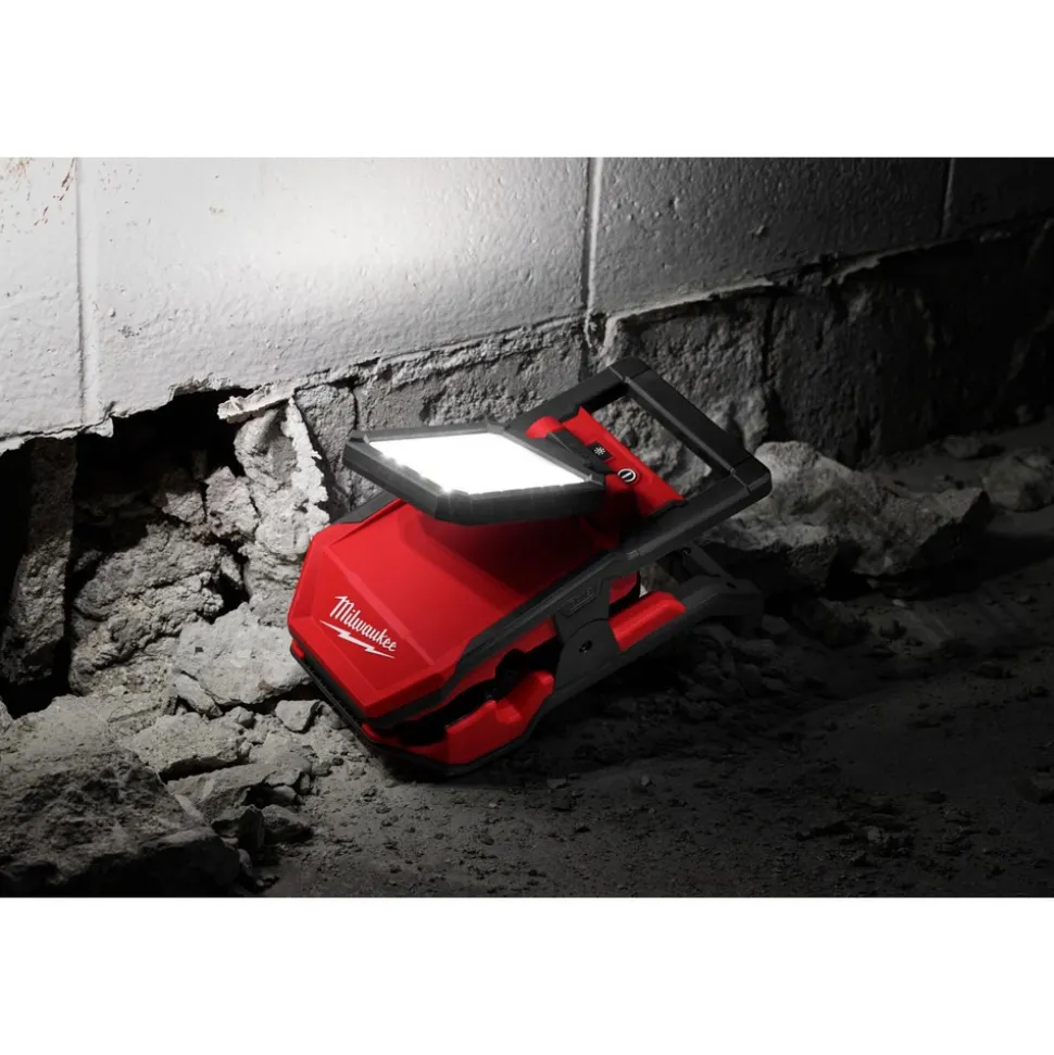 M18™ ROVER™ Clamping Flood Light