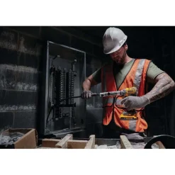 900 Sq In Cutting Capacity Cordless Cutter
