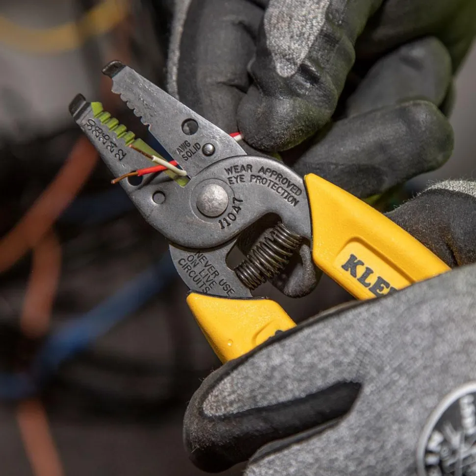 Wire Stripper: 30 AWG to 22 AWG Max Capacity